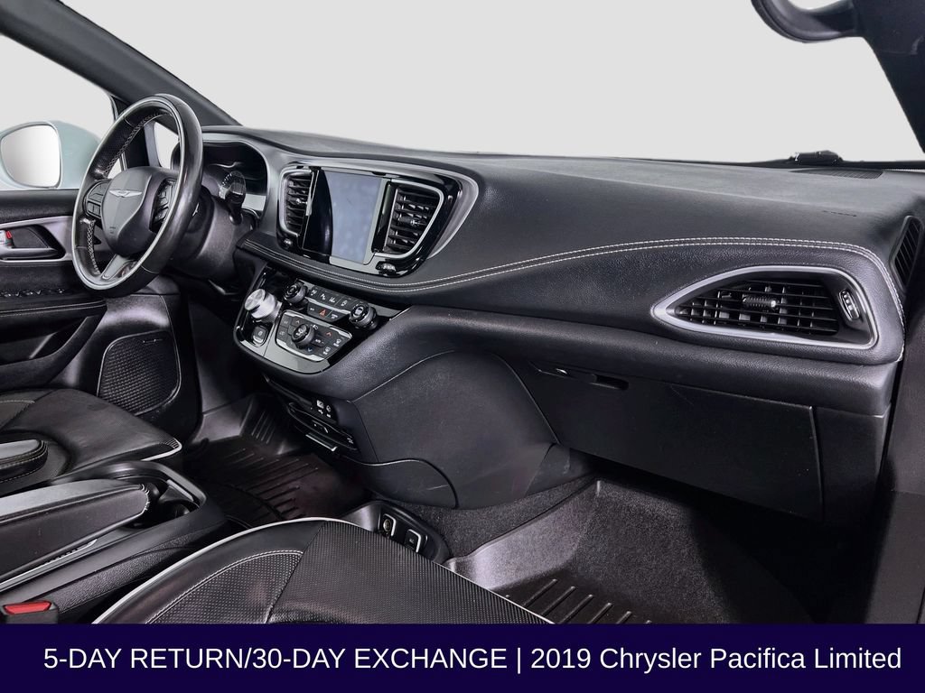 Used 2019 Chrysler Pacifica Limited w/ Advanced Safetytec Group FWD image 37