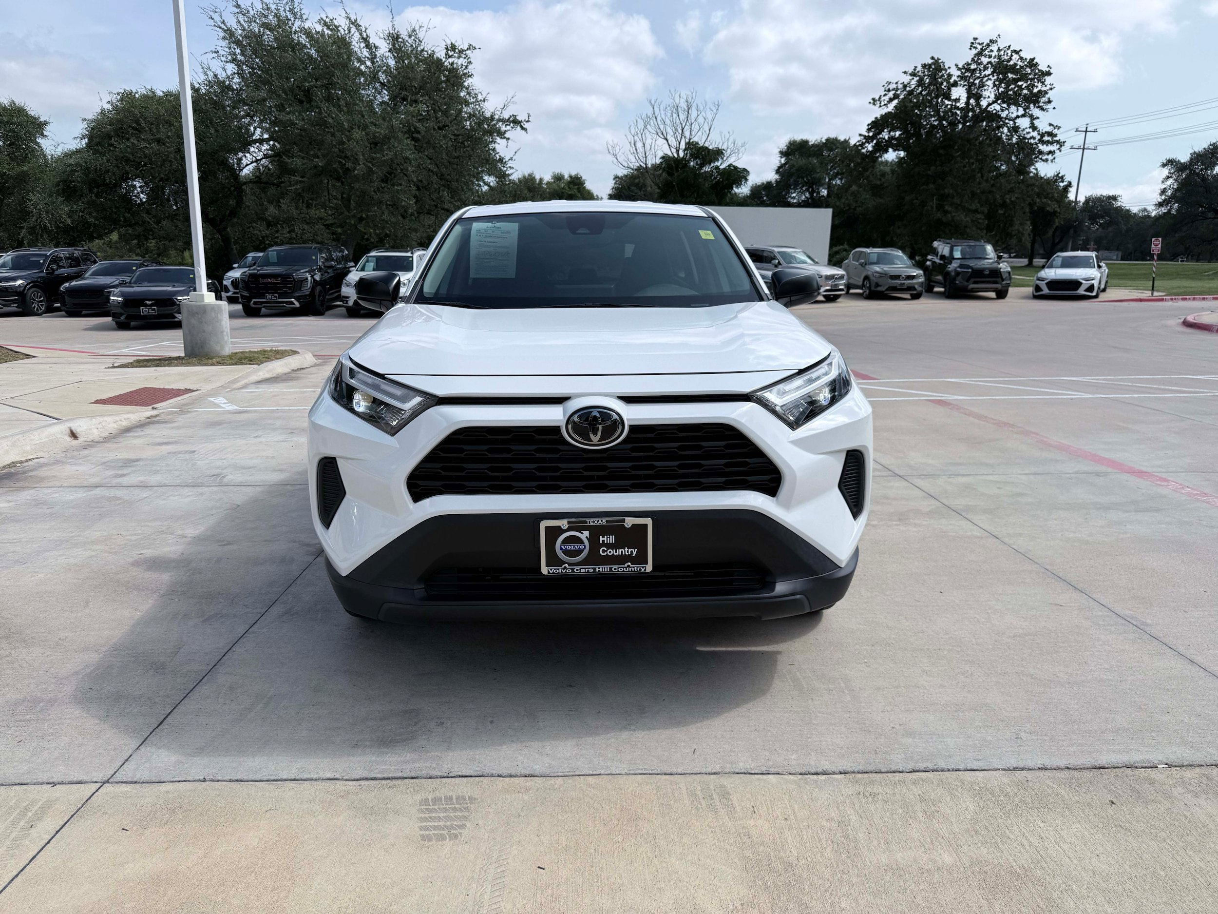 Used 2023 Toyota RAV4 LE FWD image 9