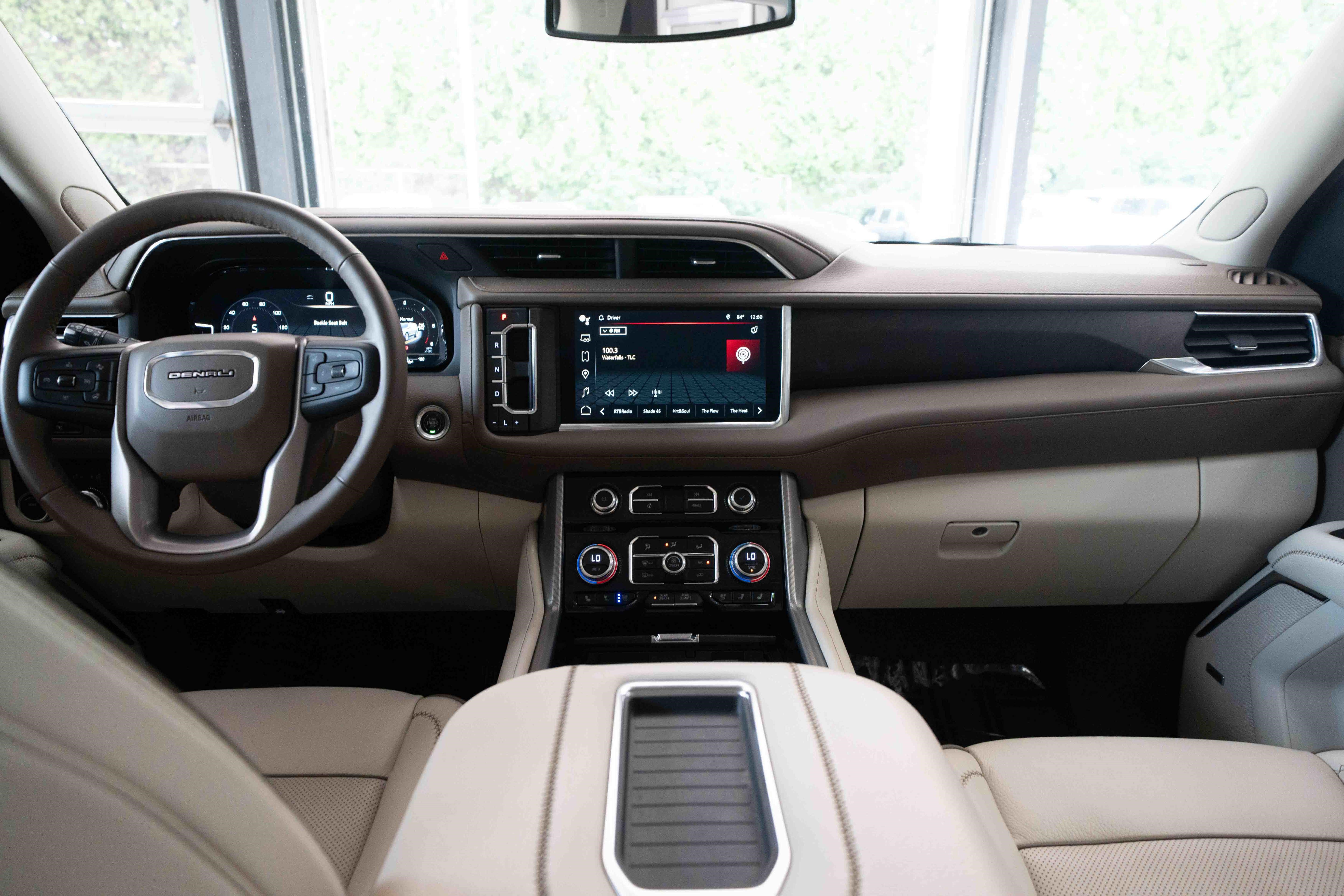 Used 2023 GMC Yukon XL Denali AWD/4WD image 19