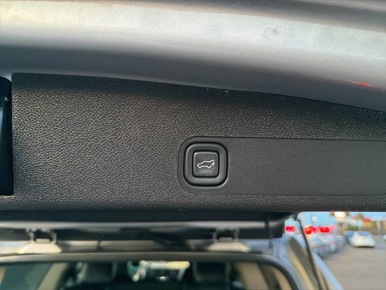 Used 2013 Chevrolet Suburban LTZ image 8