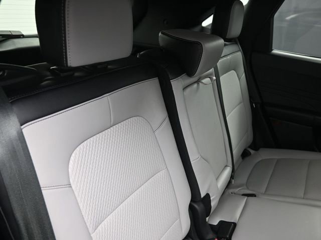 Used 2025 Ford Escape SE image 33