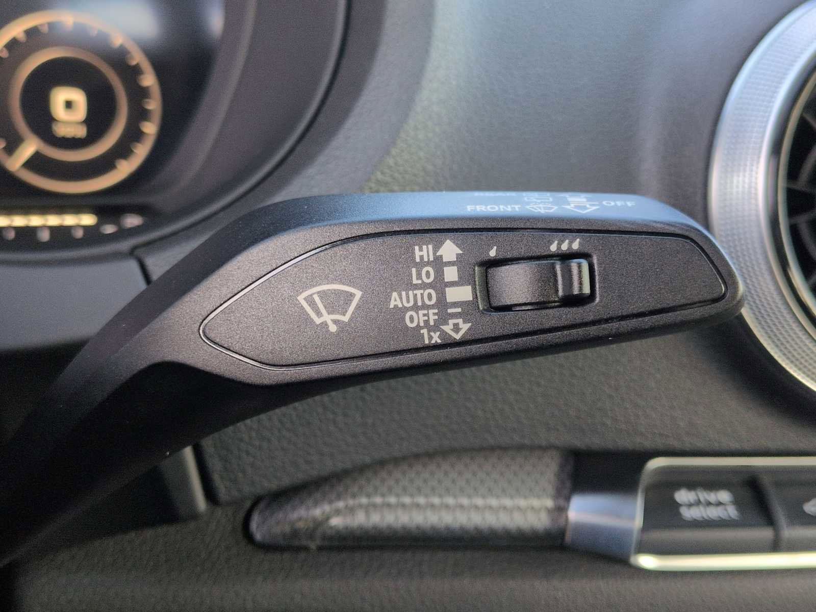 Used 2017 Audi A3 e-tron Premium Plus w/ Technology Package image 28