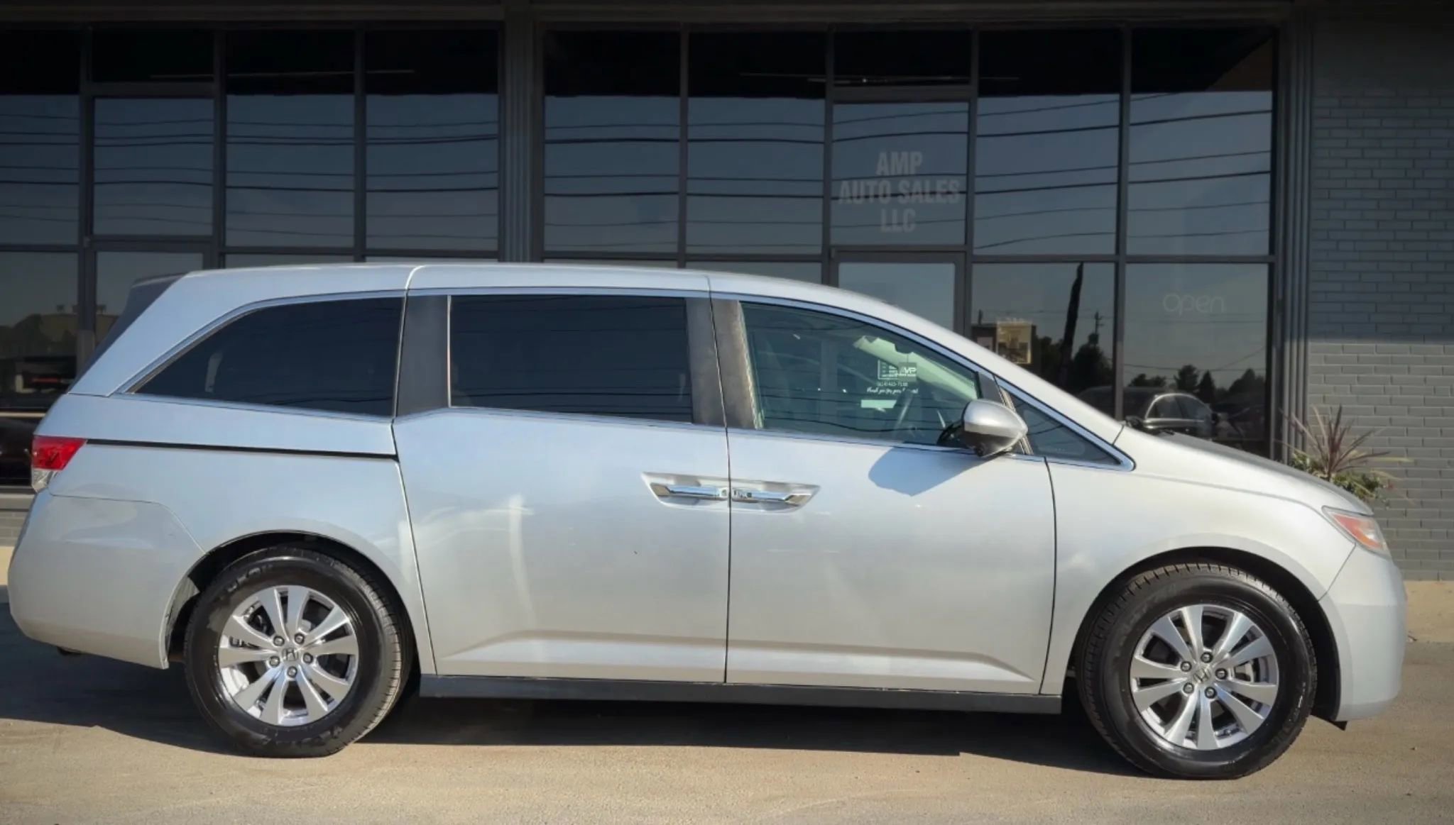 Used 2015 Honda Odyssey EX image 2