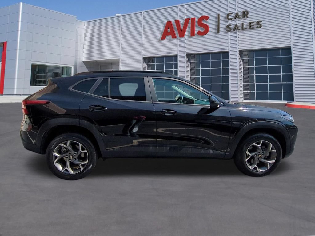Used 2025 Chevrolet Trax LT w/ LT Convenience Package FWD image 5
