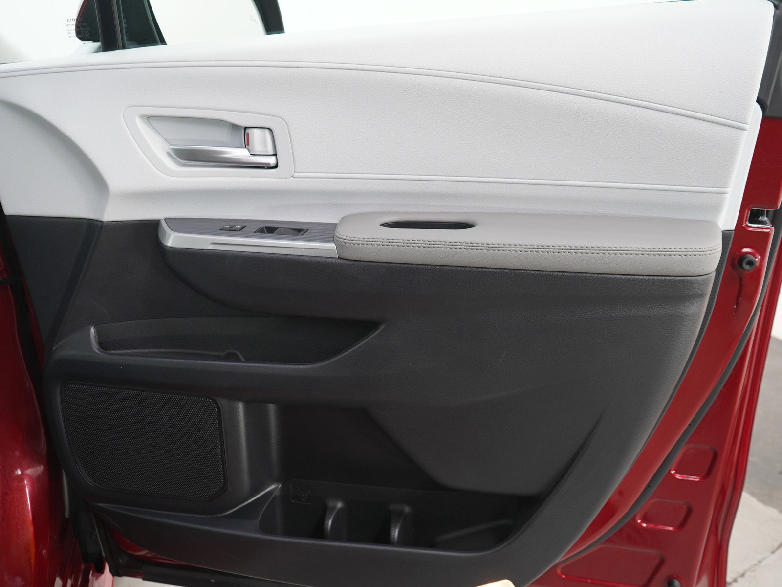 Used 2025 Toyota Sienna XLE w/ XLE Plus Package AWD/4WD image 13