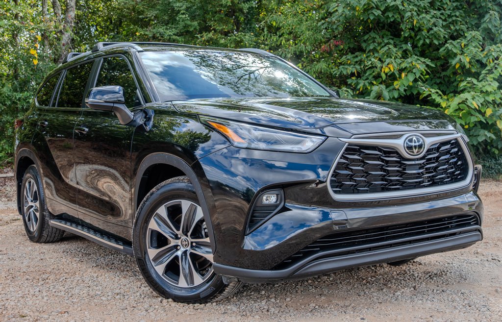 Used 2023 Toyota Highlander XLE FWD image 6