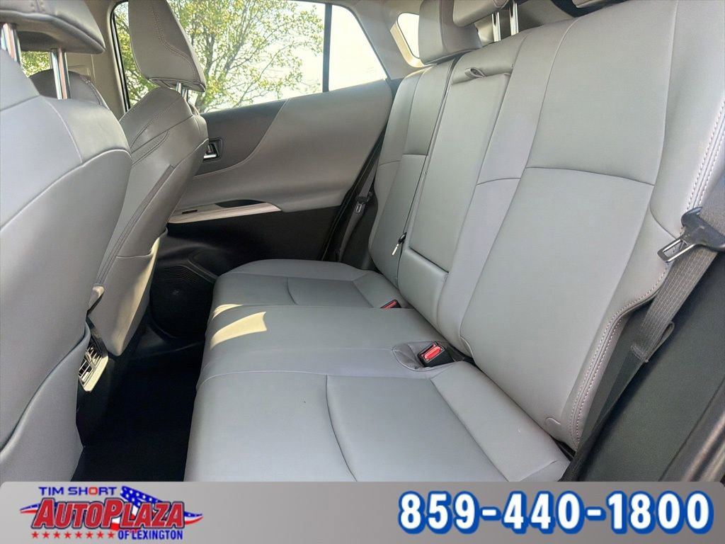 Used 2024 Toyota Venza XLE AWD/4WD image 17