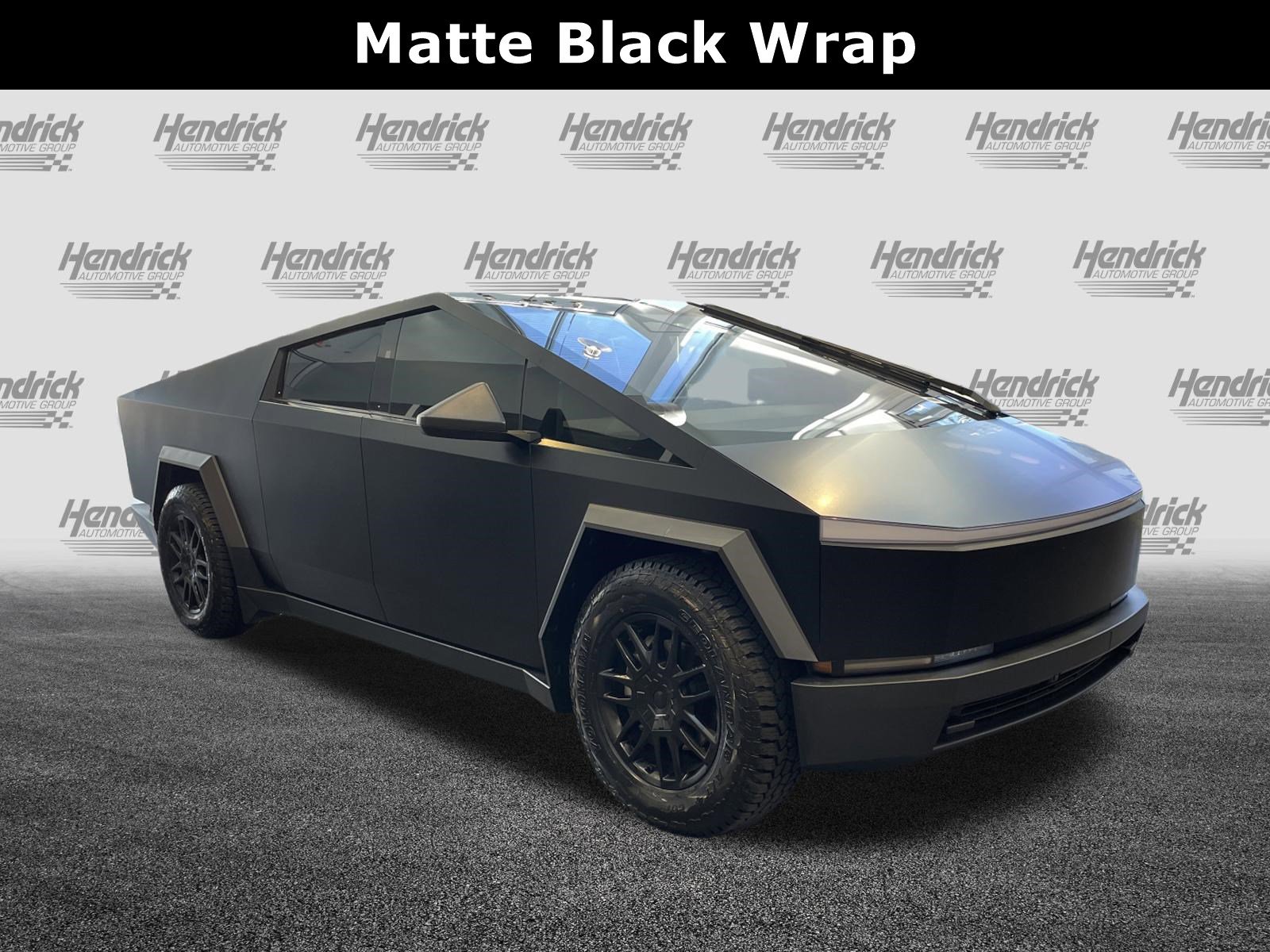 Used 2025 Tesla Cybertruck AWD Crew Cab image 2