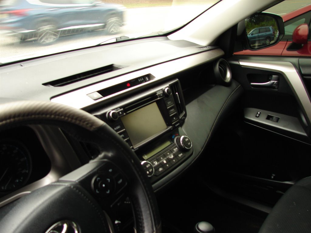 Used 2018 Toyota RAV4 XLE image 7
