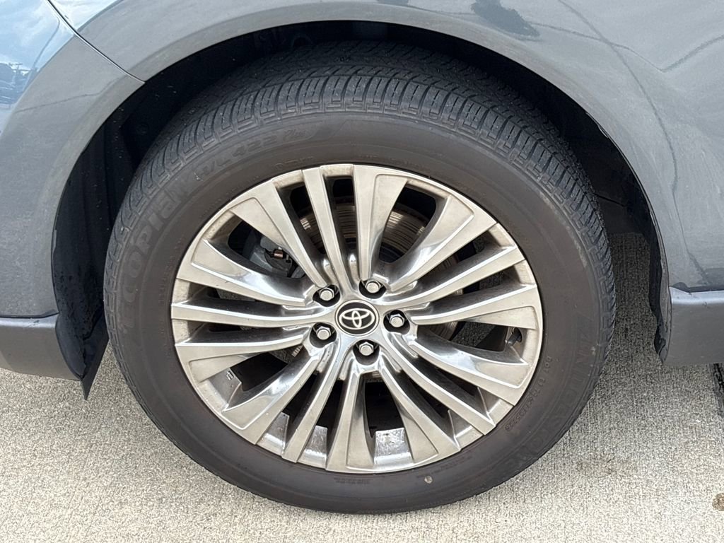 Used 2022 Toyota Venza XLE AWD/4WD image 11