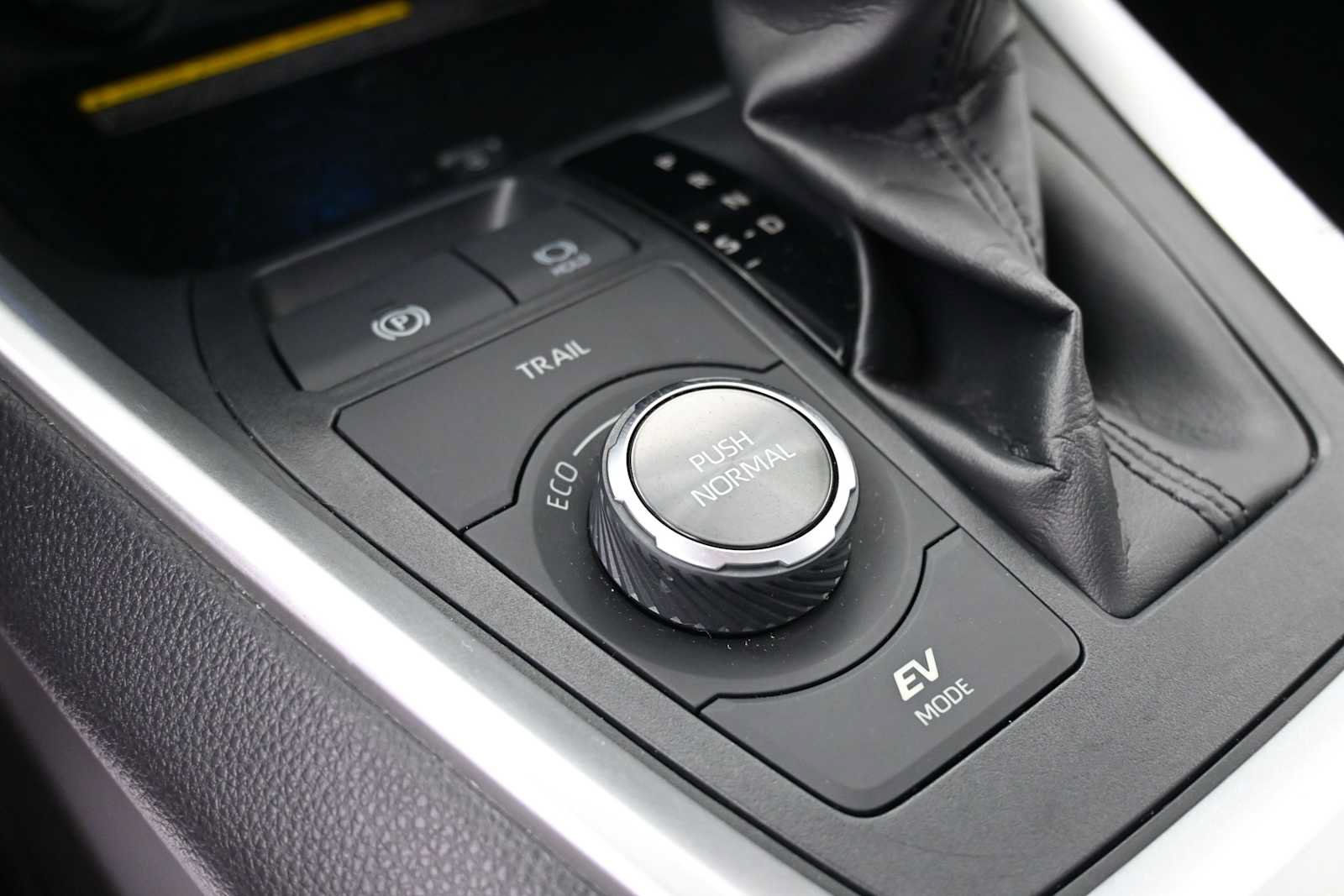 Used 2019 Toyota RAV4 XSE AWD/4WD image 10