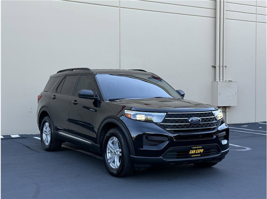 Used 2022 Ford Explorer XLT image 1