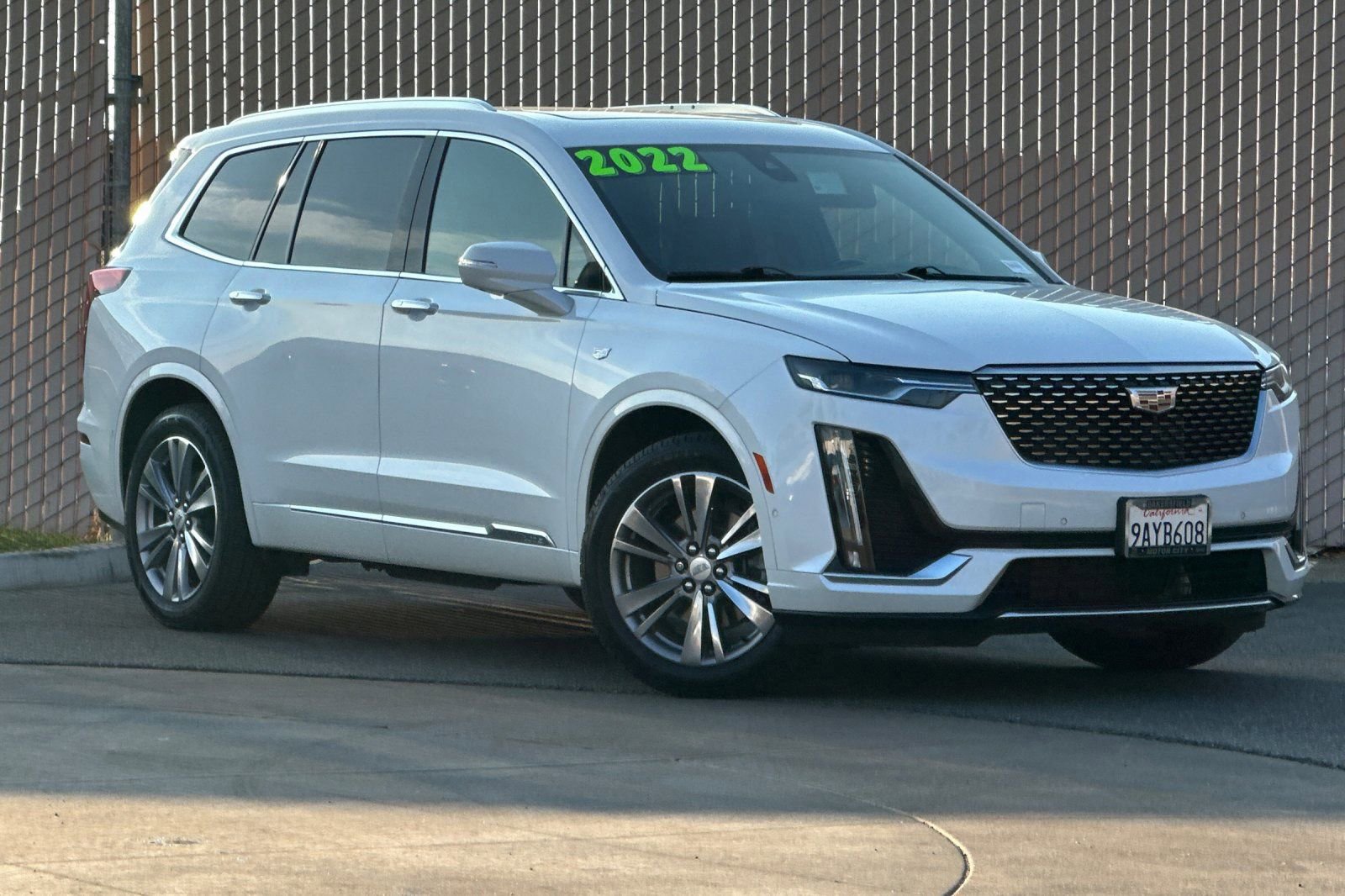 Used 2022 Cadillac XT6 Premium Luxury w/ Technology Package image 2