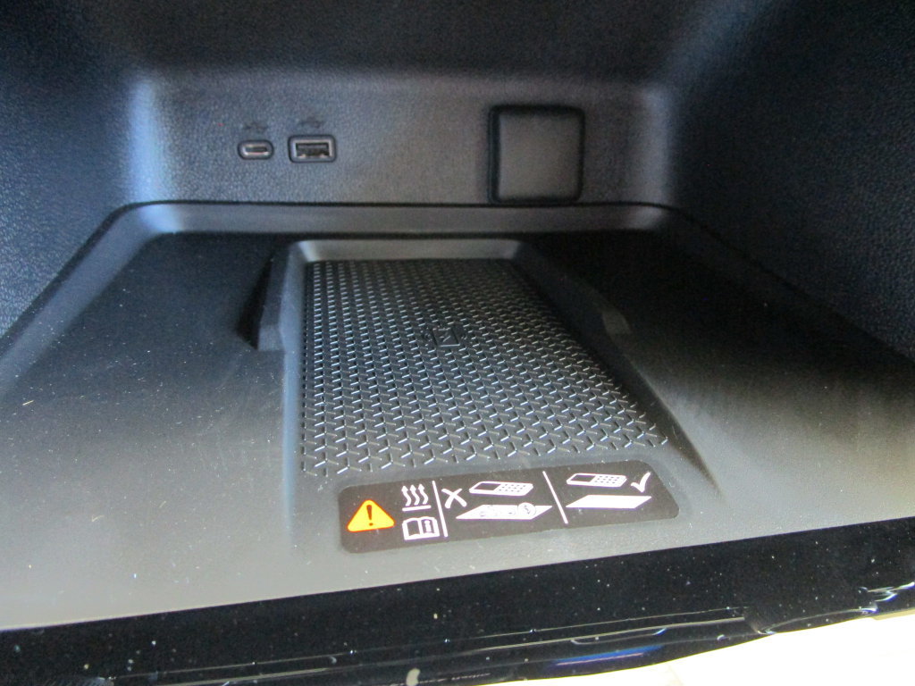 New 2027 Chevrolet Traverse Z71 w/ LPO, Floor Liner Package AWD/4WD image 38