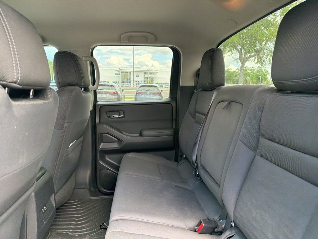 Used 2022 Nissan Frontier SV image 11