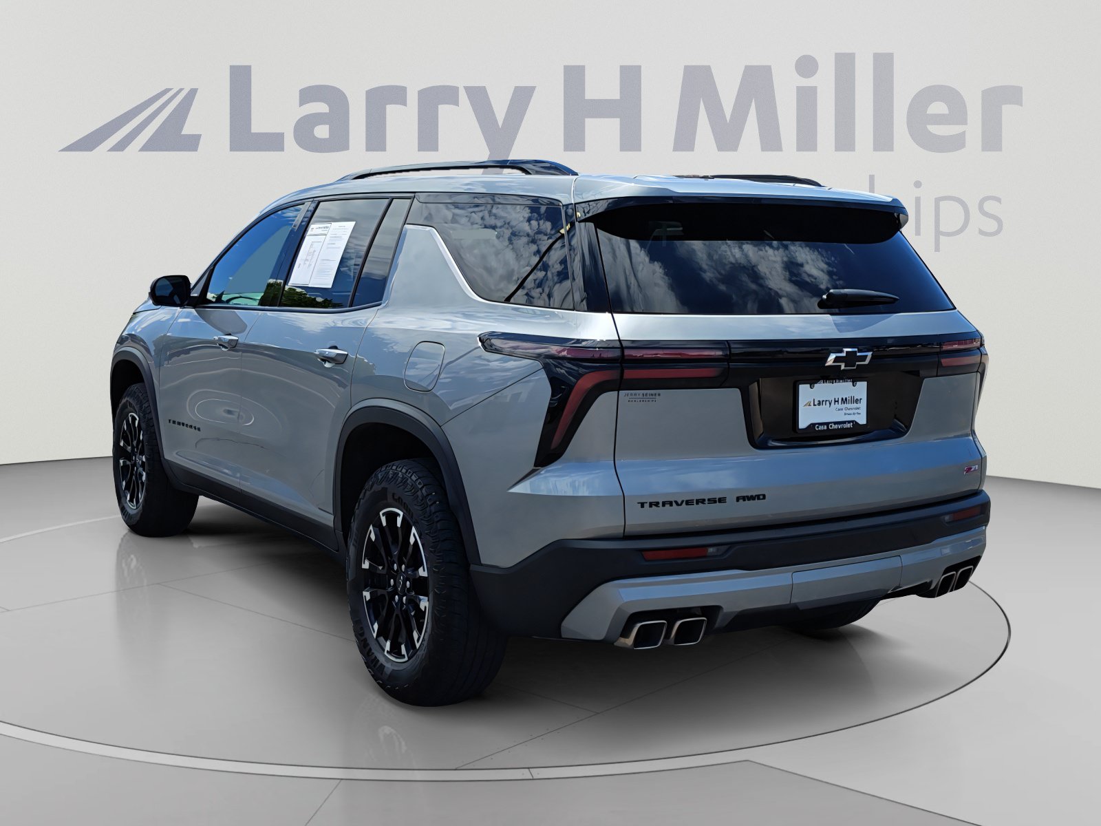 Certified 2025 Chevrolet Traverse Z71 w/ Driver Confidence Package AWD/4WD image 3
