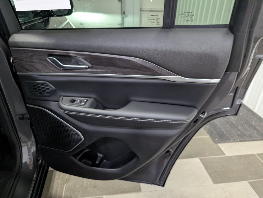 Used 2024 Jeep Grand Cherokee Limited 4xe AWD/4WD image 26