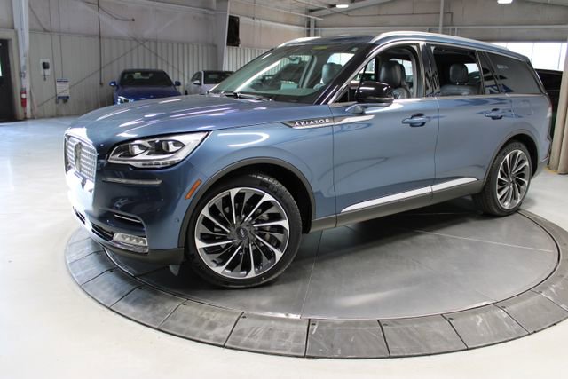 Used 2020 Lincoln Aviator Reserve w/ Equipment Group 202A image 4
