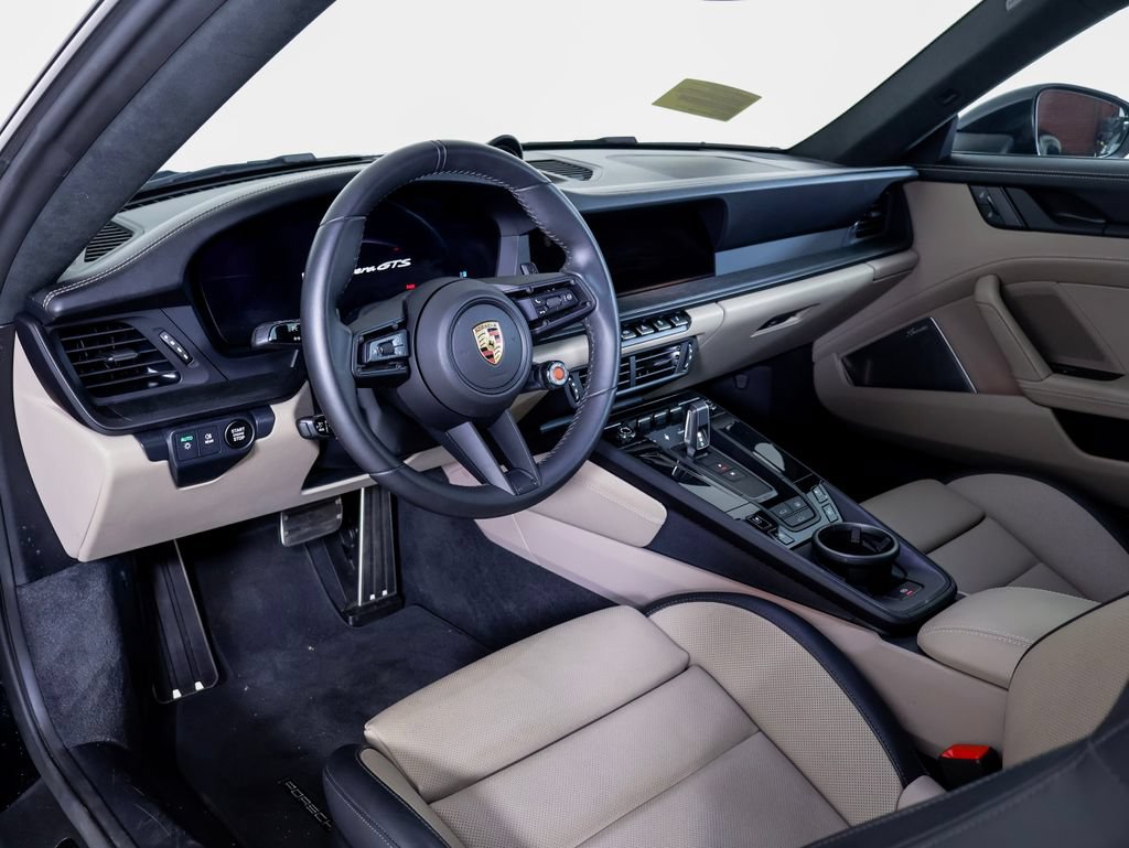 Certified 2025 Porsche 911 Carrera GTS RWD image 4
