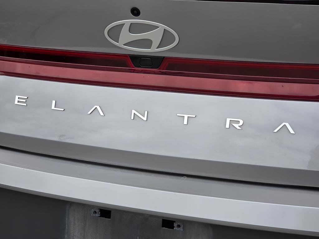 Certified 2025 Hyundai Elantra Sport FWD image 12