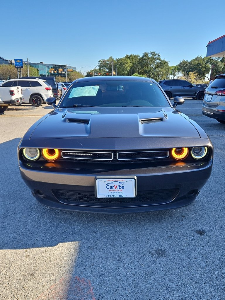 Used 2019 Dodge Challenger SXT RWD image 2