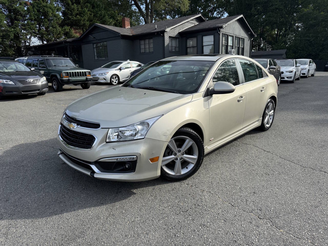 Used 2015 Chevrolet Cruze LT w/ Sun, Sound and Sport Package FWD image 1