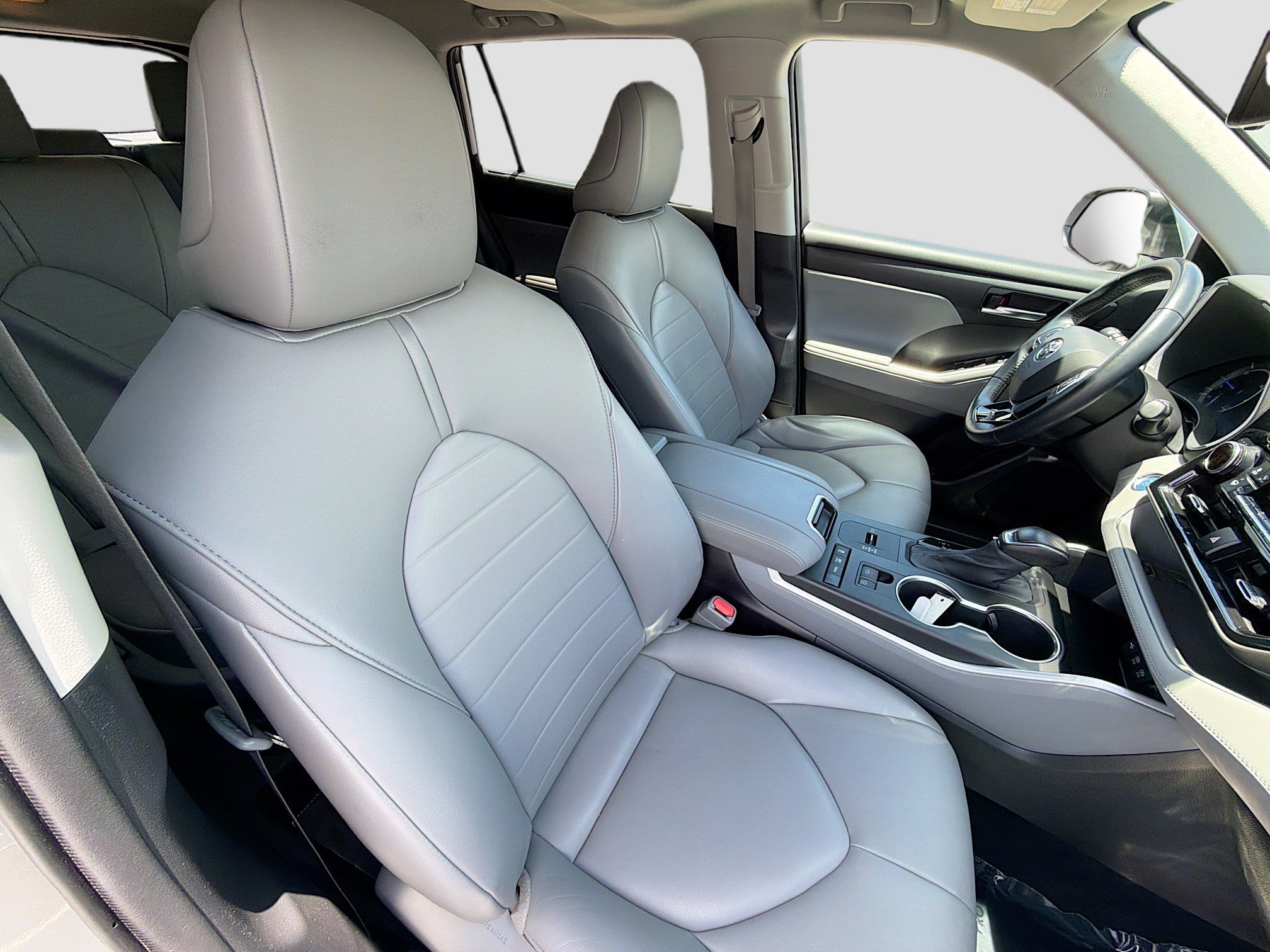 Used 2021 Toyota Highlander XLE AWD/4WD image 14