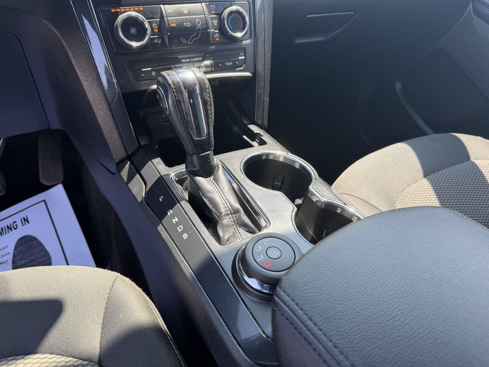 Used 2018 Ford Explorer XLT AWD/4WD image 18