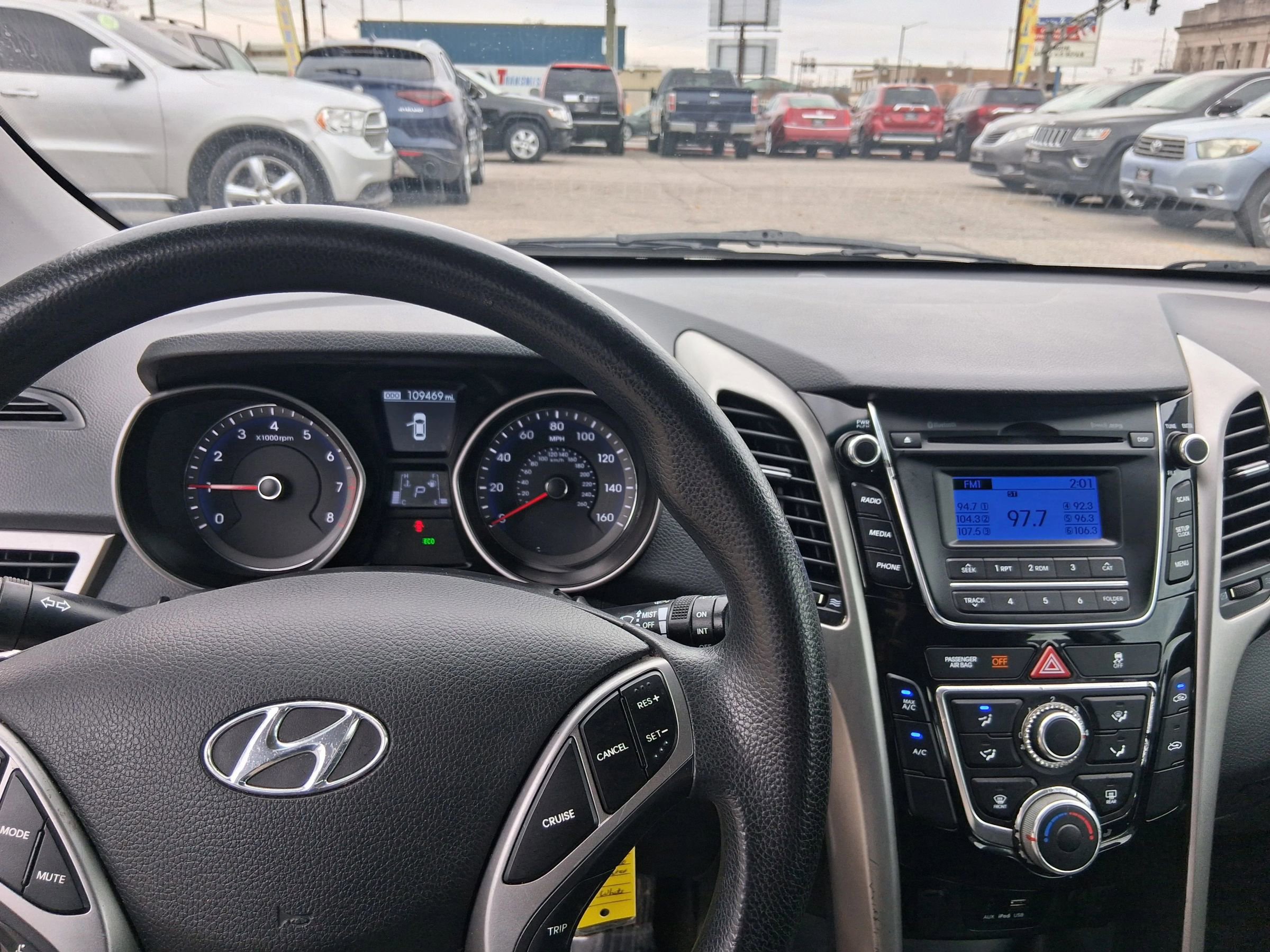 Used 2017 Hyundai Elantra GT image 16