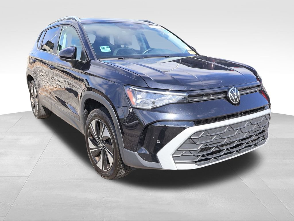 Used 2025 Volkswagen Taos SE AWD/4WD image 14