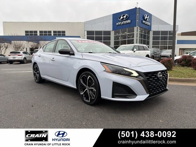 Used 2024 Nissan Altima 2.5 SR image 1