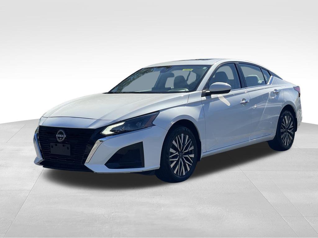 Certified 2024 Nissan Altima 2.5 SV w/ SV Premium Package AWD/4WD image 2