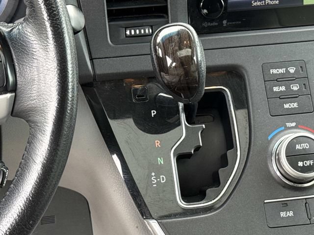 Used 2015 Toyota Sienna XLE Premium FWD image 23