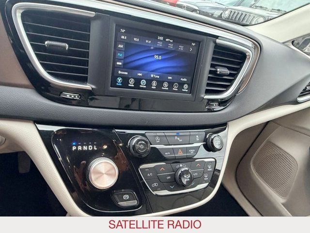 Certified 2018 Chrysler Pacifica Touring-L image 18