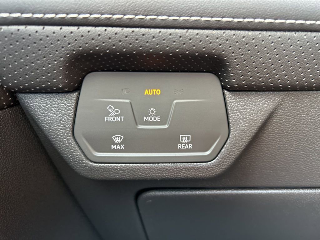 Used 2025 Volkswagen Atlas Cross Sport SEL image 25