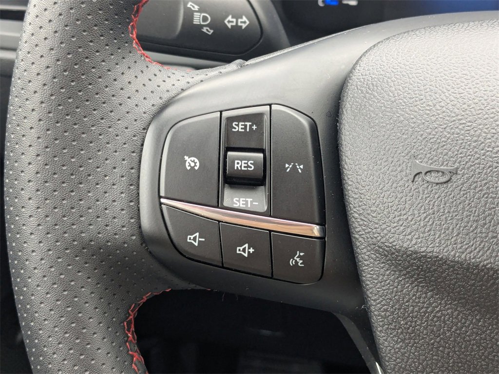 Used 2025 Ford Escape ST-Line image 18