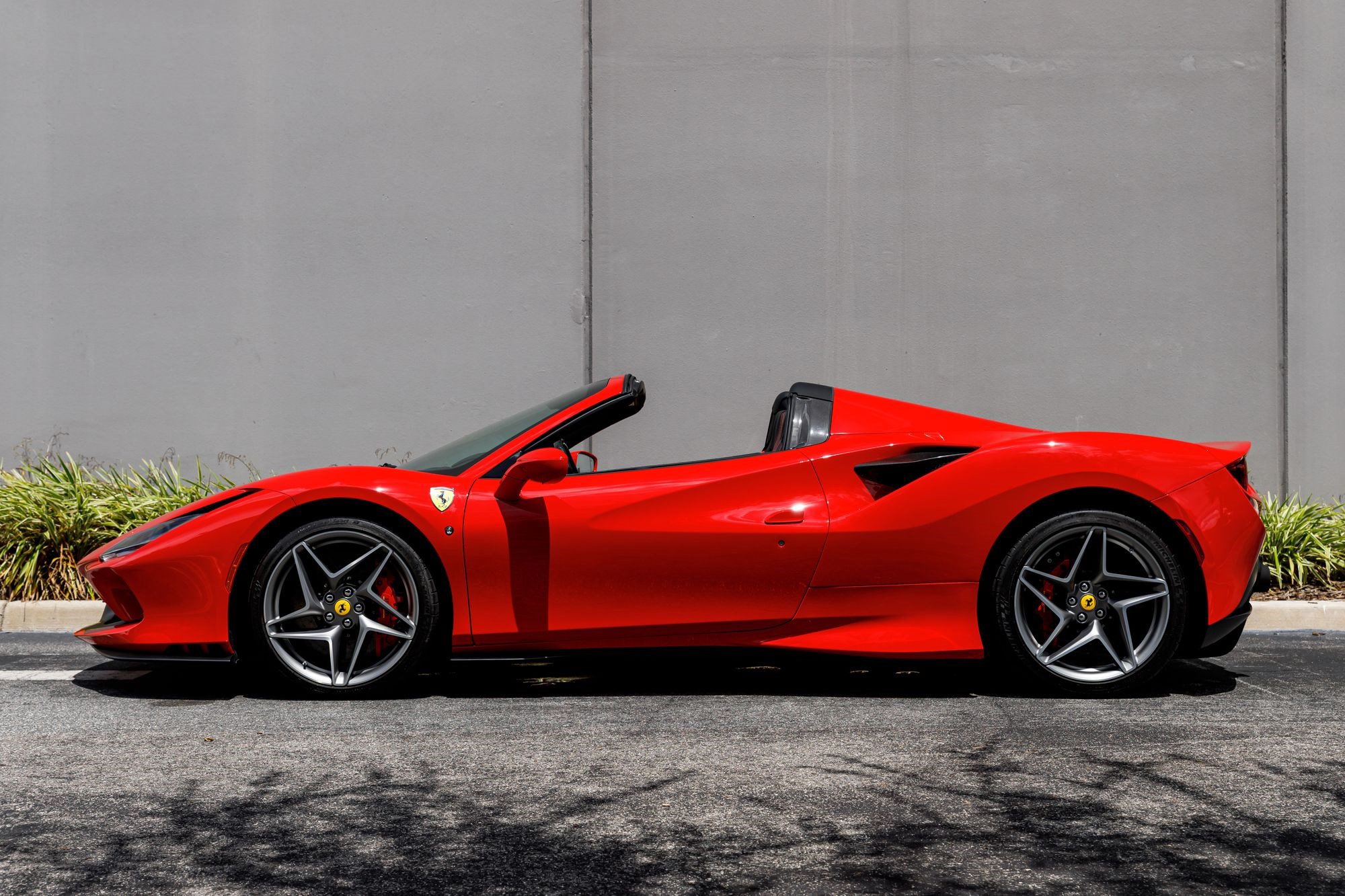 Used 2021 Ferrari F8 Tributo RWD image 2