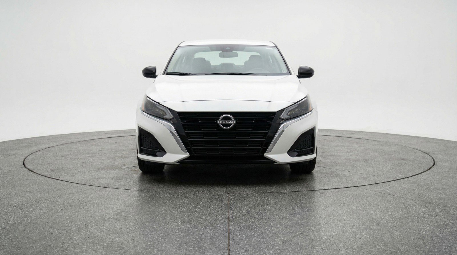Used 2025 Nissan Altima 2.5 SV FWD image 2
