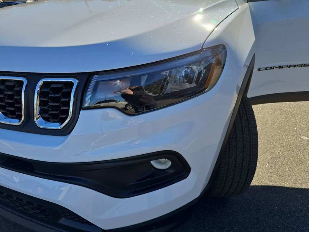 New 2026 Jeep Compass Latitude AWD/4WD image 33