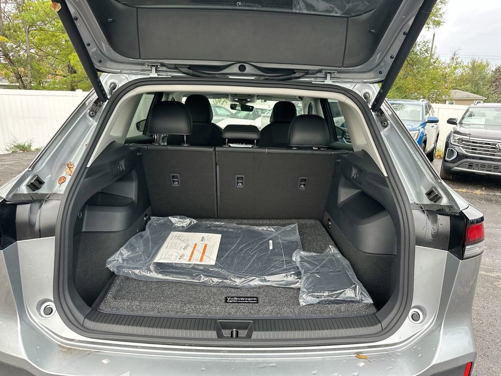 New 2025 Volkswagen Tiguan SE image 47