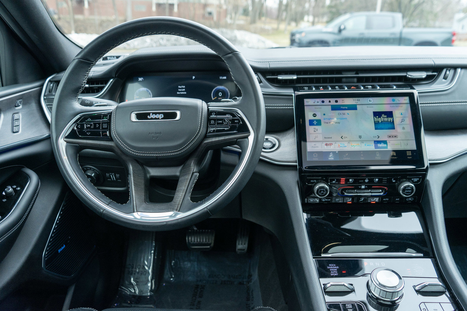 Used 2022 Jeep Grand Cherokee L Overland w/ Luxury Tech Group IV image 13