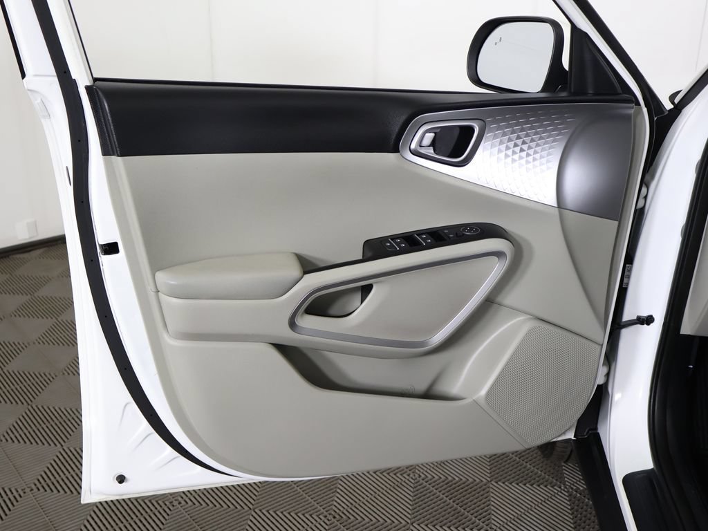 Certified 2023 Kia Soul LX w/ LX Technology Package FWD image 21