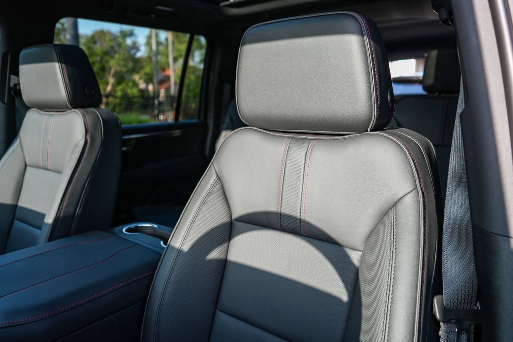 New 2026 Chevrolet Suburban RST w/ Comfort Package AWD/4WD image 25