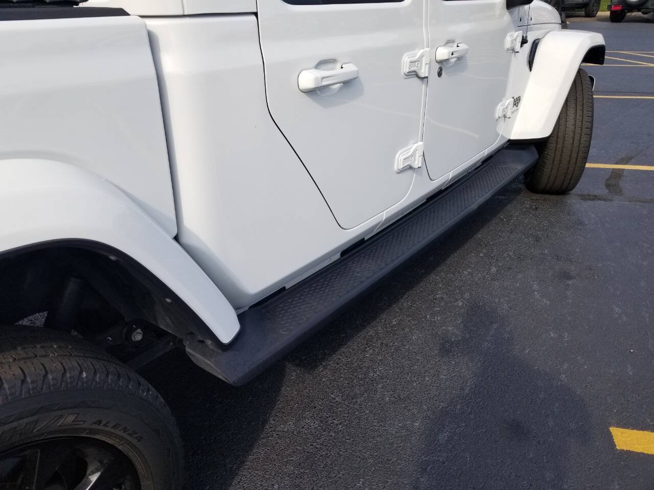 Used 2021 Jeep Gladiator Overland AWD/4WD image 11
