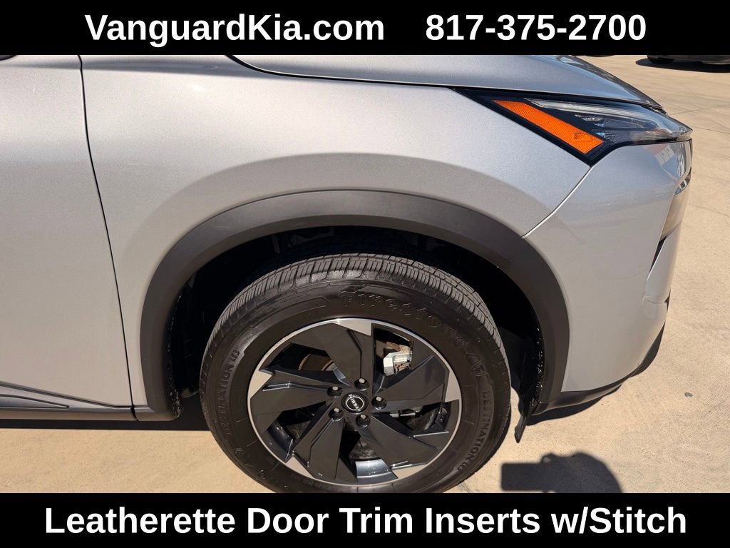 Used 2024 Nissan Rogue SV w/ SV Premium Package image 11