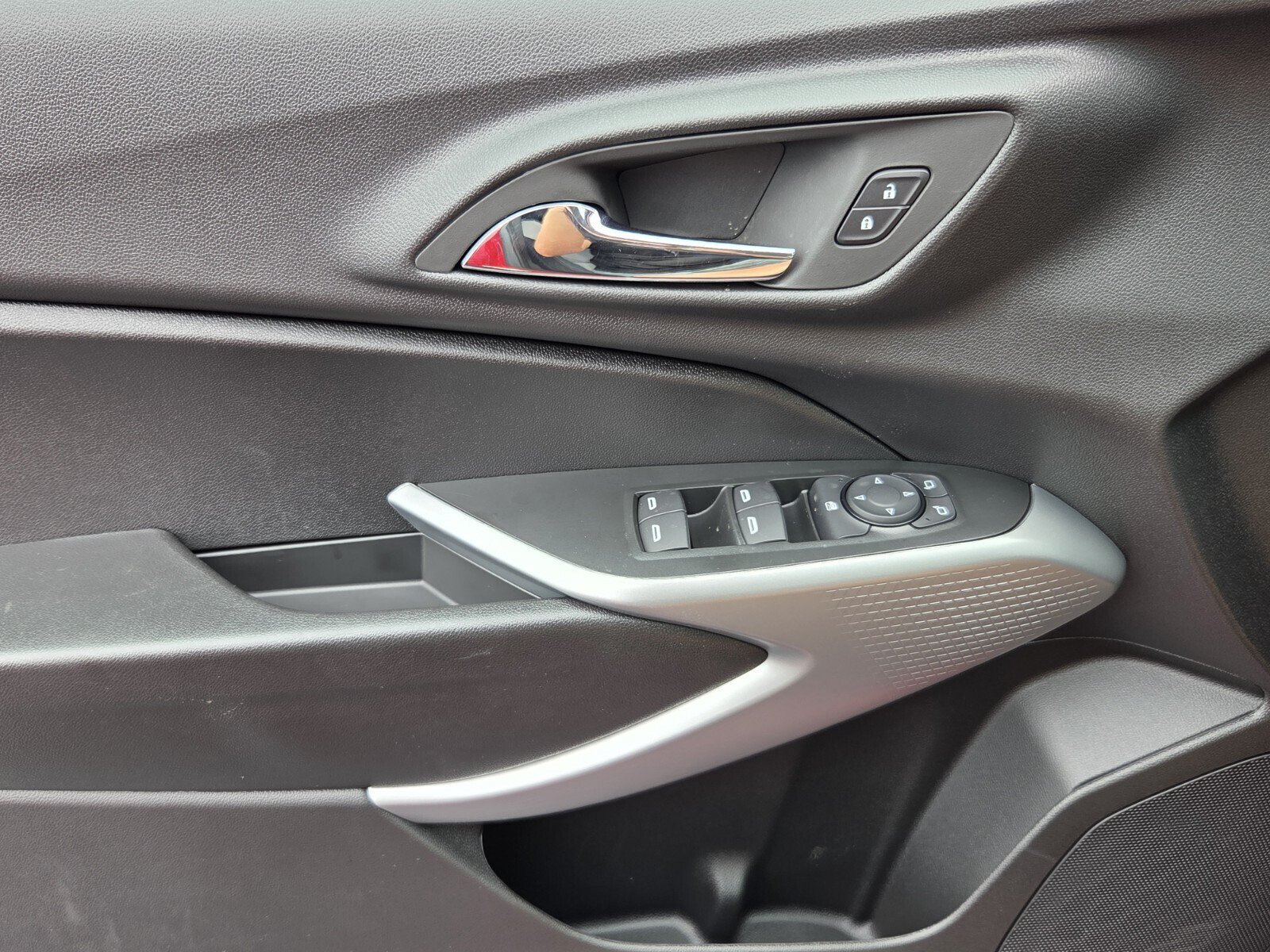 New 2026 Chevrolet Trax LS w/ Driver Confidence Package FWD image 10