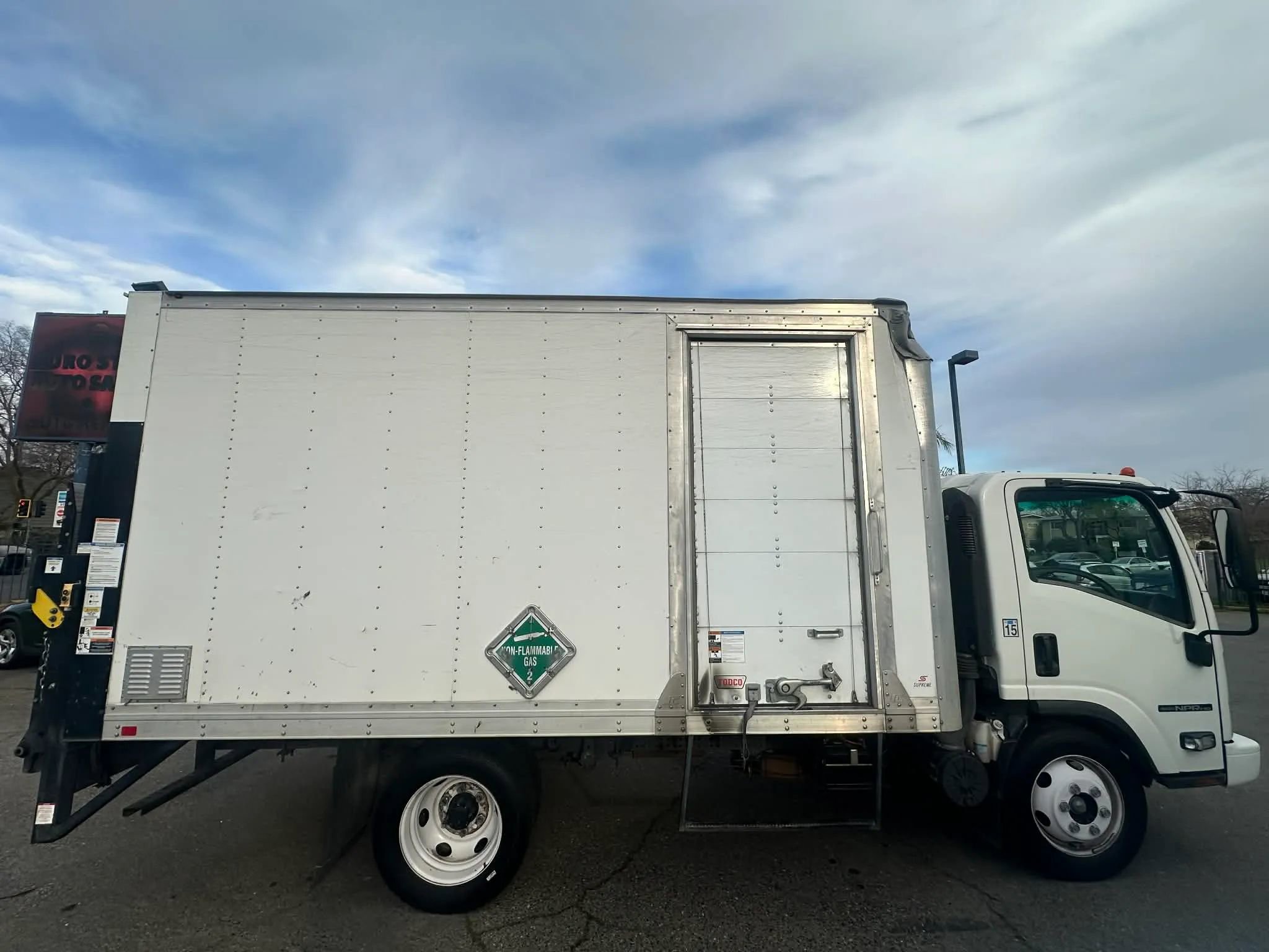 Used 2020 Isuzu NPR image 23