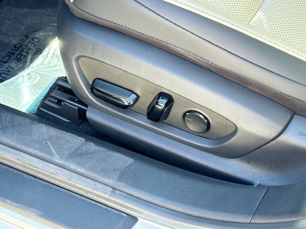 Used 2025 Lexus ES 300h w/ Premium Package FWD image 16