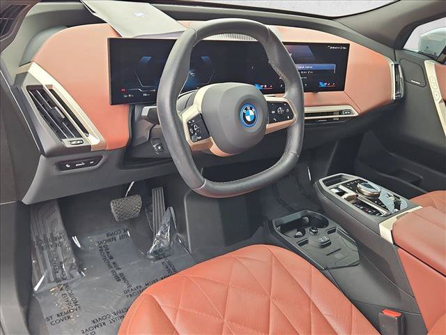 Used 2024 BMW iX xDrive50 w/ Premium Package AWD/4WD image 10