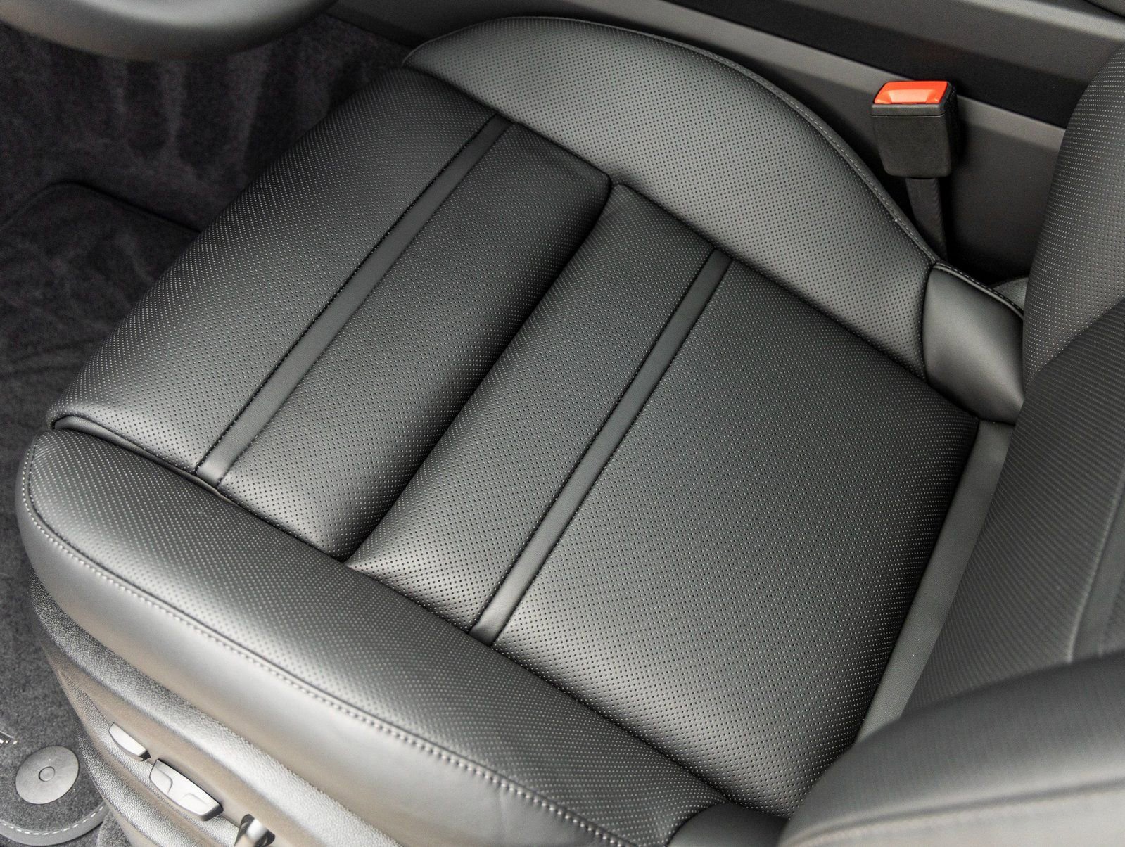 Used 2026 Porsche Cayenne Coupe image 22